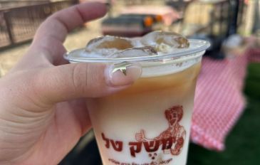 משק טל: עגלת קפה וחנות משק עם מבחר פירות וירקות אקזוטיים (3)
