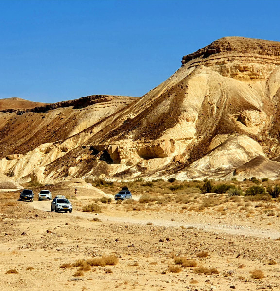 תמונה של חוויה דרומית: טיול 4X4 מהפארן לשמורת הנחלים הגדולים - למטייל בישראל (טיולי)