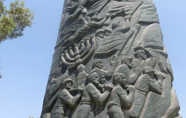 אנדרטת מגילת האש (2)