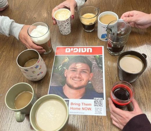תמונה של מחכים לשובו: למטייל מצטרפים לחמ"ל החברים של החטוף סשה טרופנוב עם מחווה מיוחדת - למטייל בישראל (טיולי)