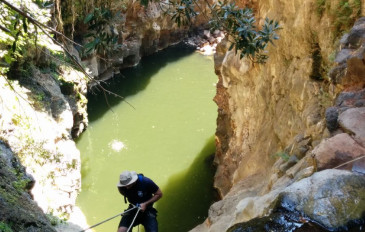טיול סנפלינג אתגרי בנקיק השחור (3)