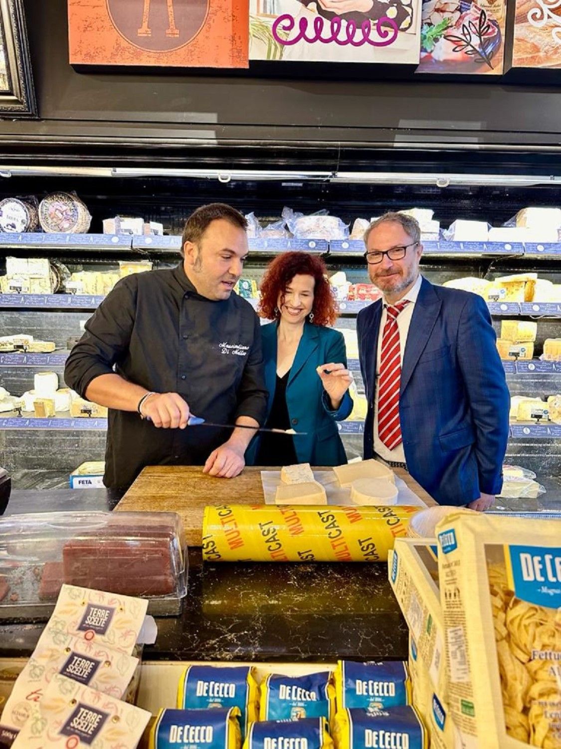 מימין ג'וזפה רוסו השף מסימליאנו ועמנואלה די קפואה