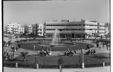 כיכר צינה דיזנגוף, סוף שנות ה-30, Library of Congress  Washington, D.C Matson (G. Eric and Edith) Photograph Collection LC-M32- 7733-B - להזדנגף ברחוב דיזנגוף (2)