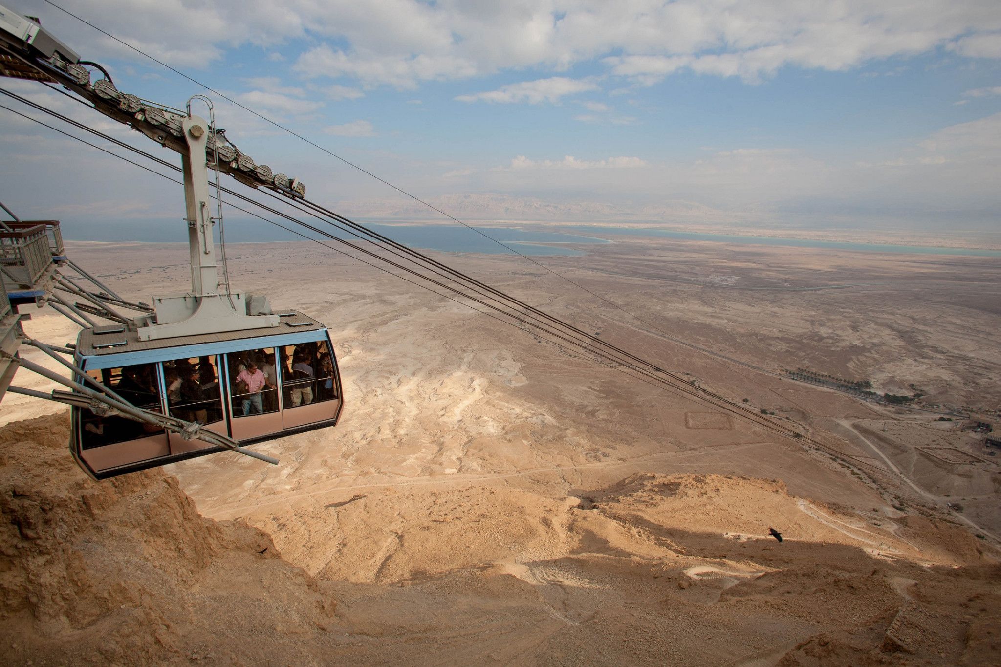 עולים ברכבל לגן לאומי מצדה | צילום: דורון ניסים