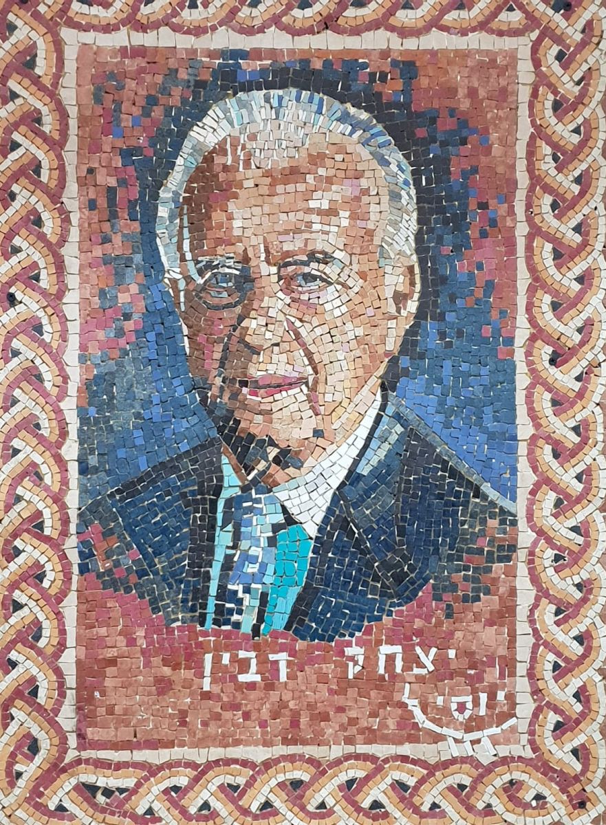 עבודתו של לוגסי על דיוקנו של יצחק רבין | צילום: משפחת לוגסי