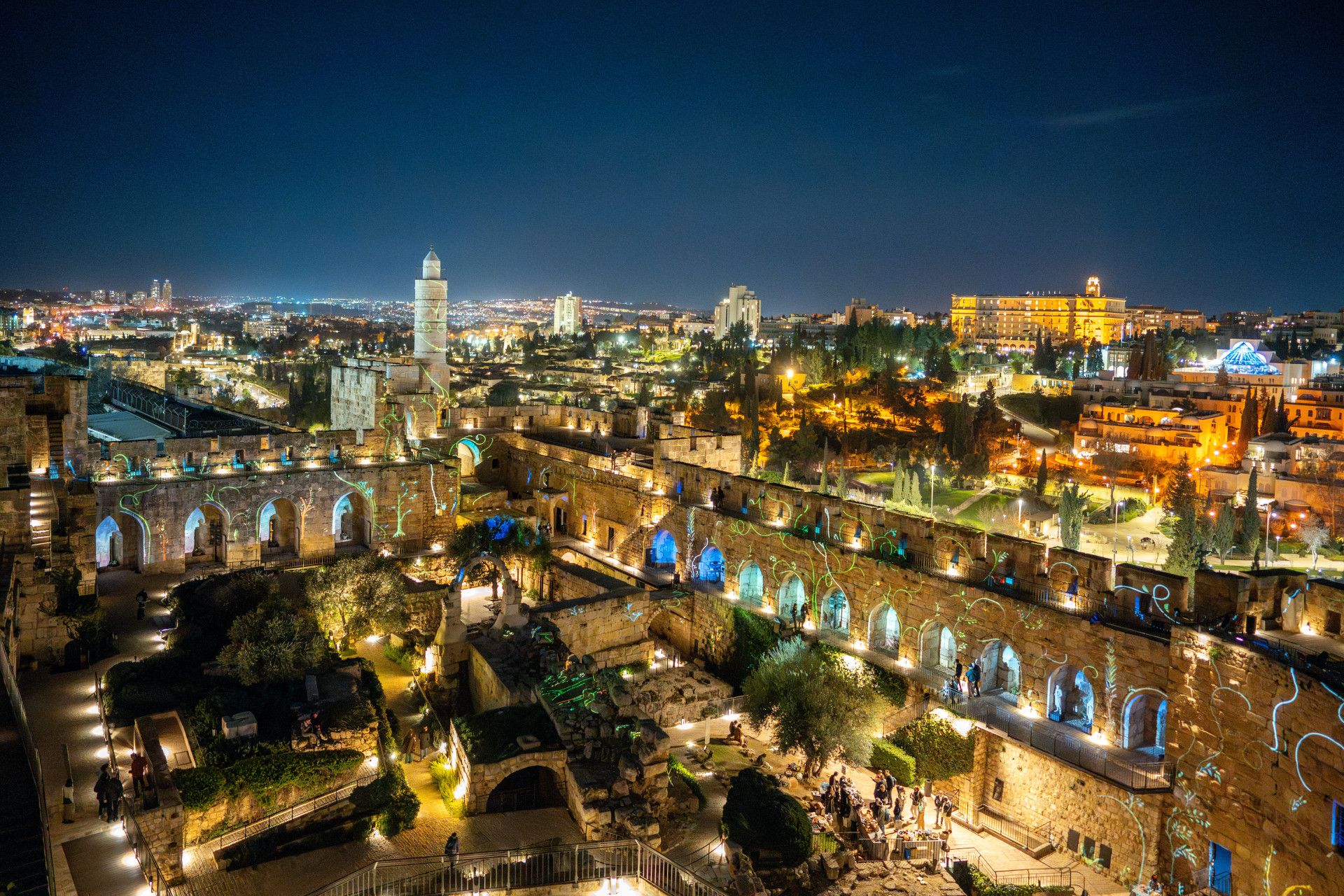 ירושלים בלילה. שווה להישאר לישון כאן. צילום: חנה טייב