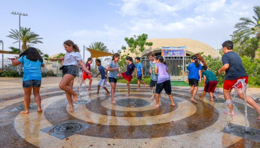 מבלים בפארק. צילום: ארן דולב
