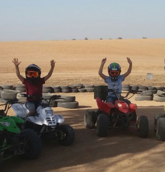 תמונה של חוות פיליפ: אטרקציות, ימי כיף וגיבוש בדרום - למטייל בישראל (טיולי)