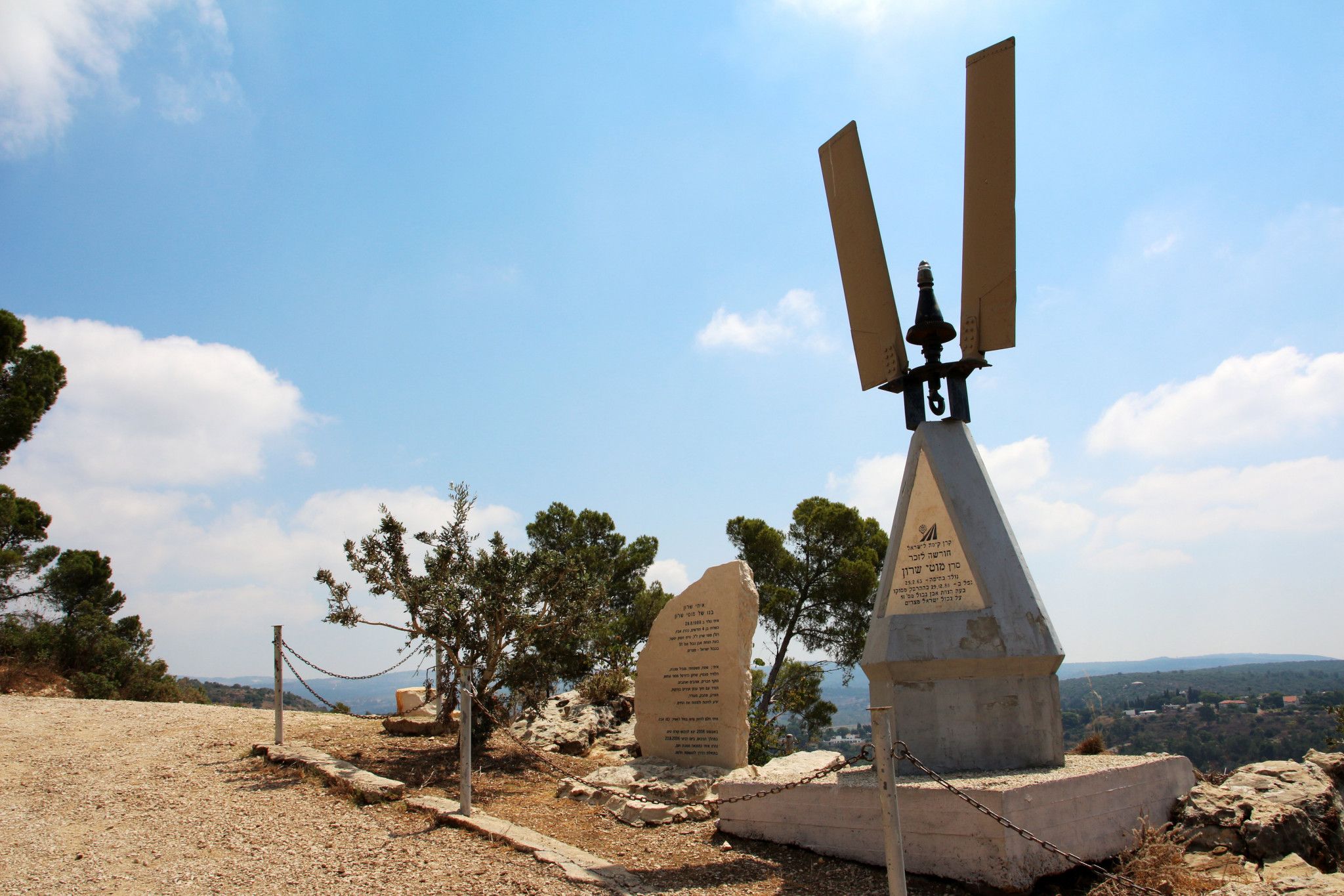 אנדרטת הטייס מוטי שרון | צילום: יעקב שקולניק / מערך הסברה קקל