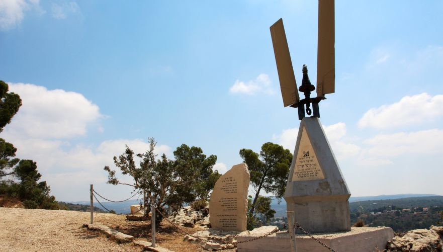 אנדרטת הטייס מוטי שרון | צילום: יעקב שקולניק / מערך הסברה קקל