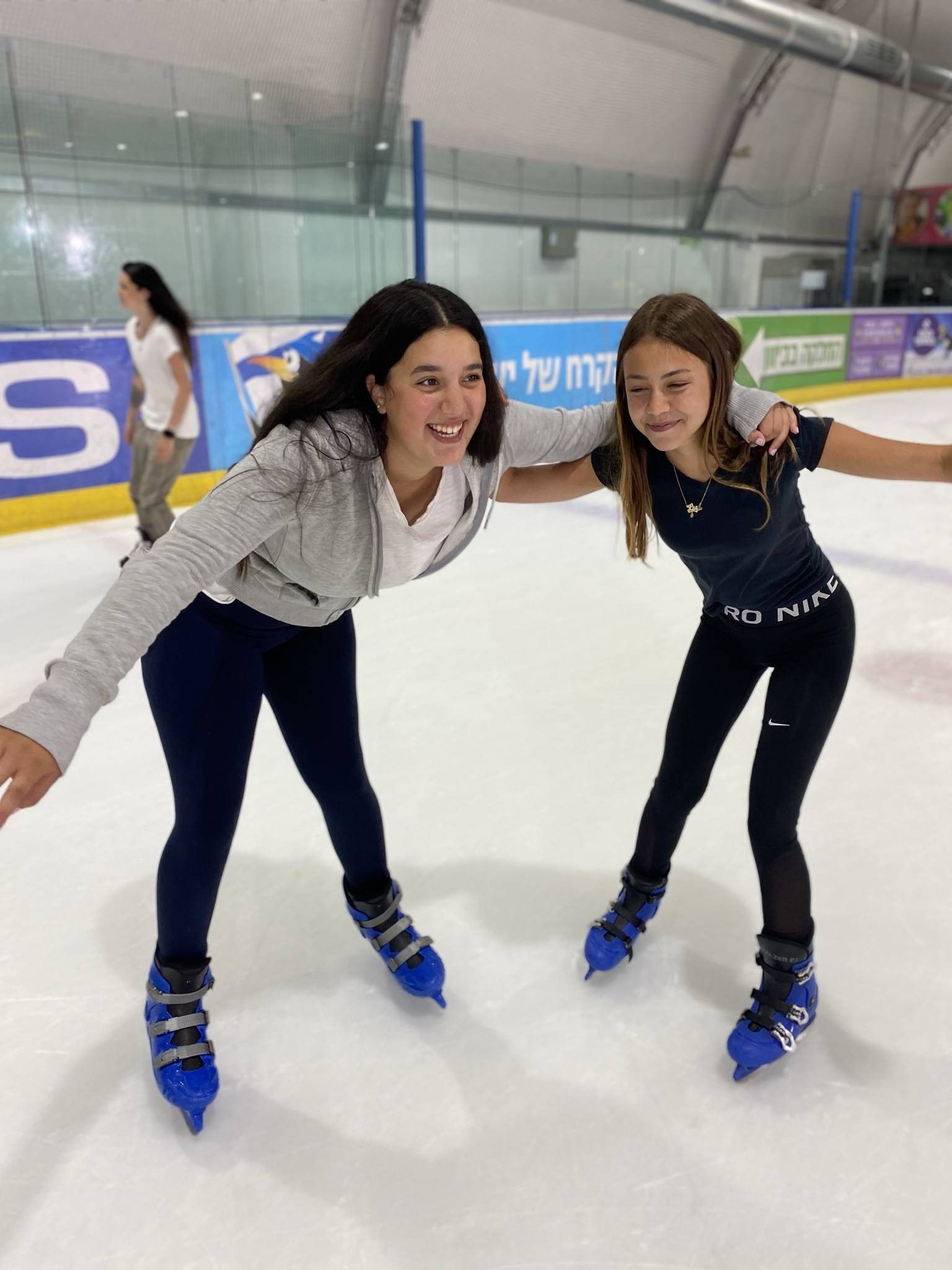 מחליקים על הקרח | צילום: היכל הקרח Ice Peaks