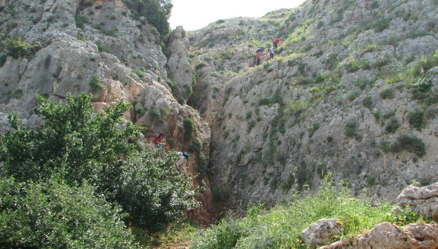 לטפס על מצוק הארבל | צילום: יוחאי כורם