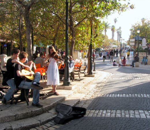 תמונה של מטיילים עם הרכבת ועם הברון: סיור מיוחד בזכרון יעקב - למטייל בישראל (טיולי)