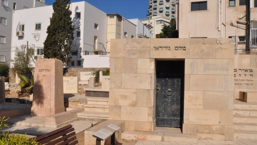 קברו של מקס נורדאו בפנתאון הלאומי - ביאליק וטרומפלדור: היסטוריה, שימור וזיכרון בתל-אביב (1)