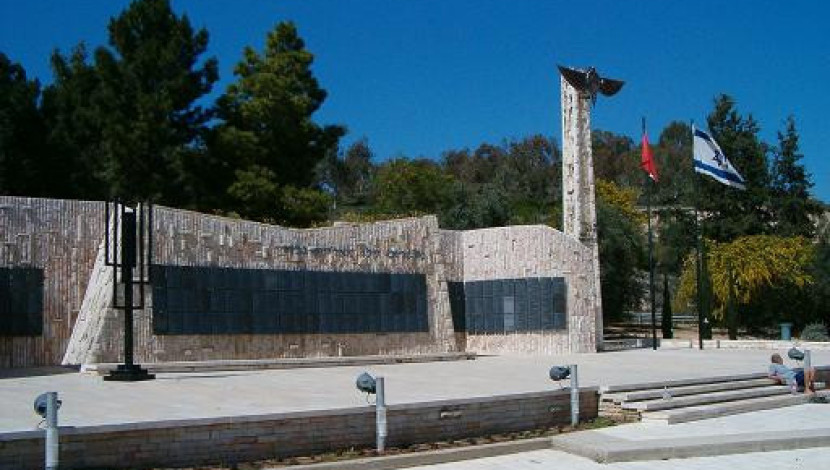 אנדרטת הצנחנים - גבעות מע'אר (1)