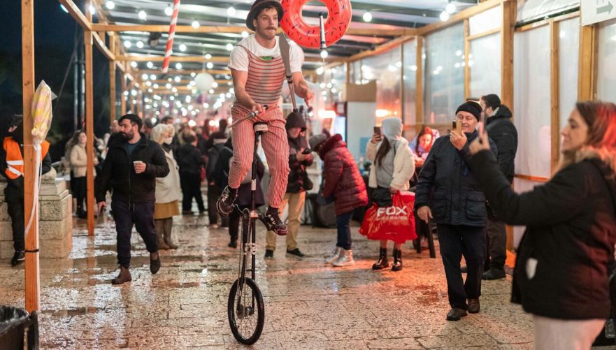 מופעי רחוב בארמון הנציב | צילום: דור פזואלו