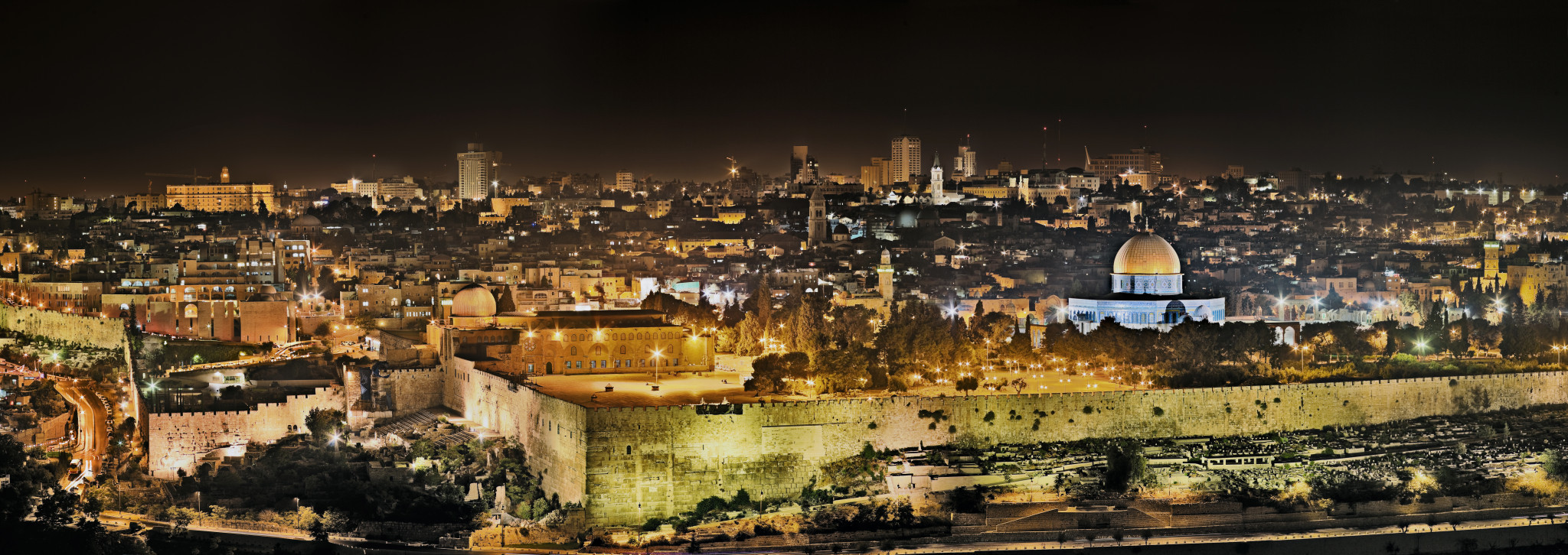 העיר העתיקה בשעת לילה | צילום: despositphotos