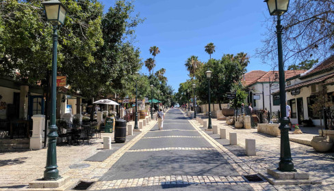 תמונה של זכרון יעקב: טיול במדרחוב, אטרקציות ותולדות המושבה - למטייל בישראל (טיולי)