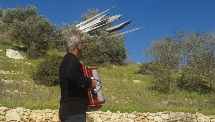 מטיילים ומזמרים בעקבות פורצי הדרך לירושלים | צילום: אריה חדד