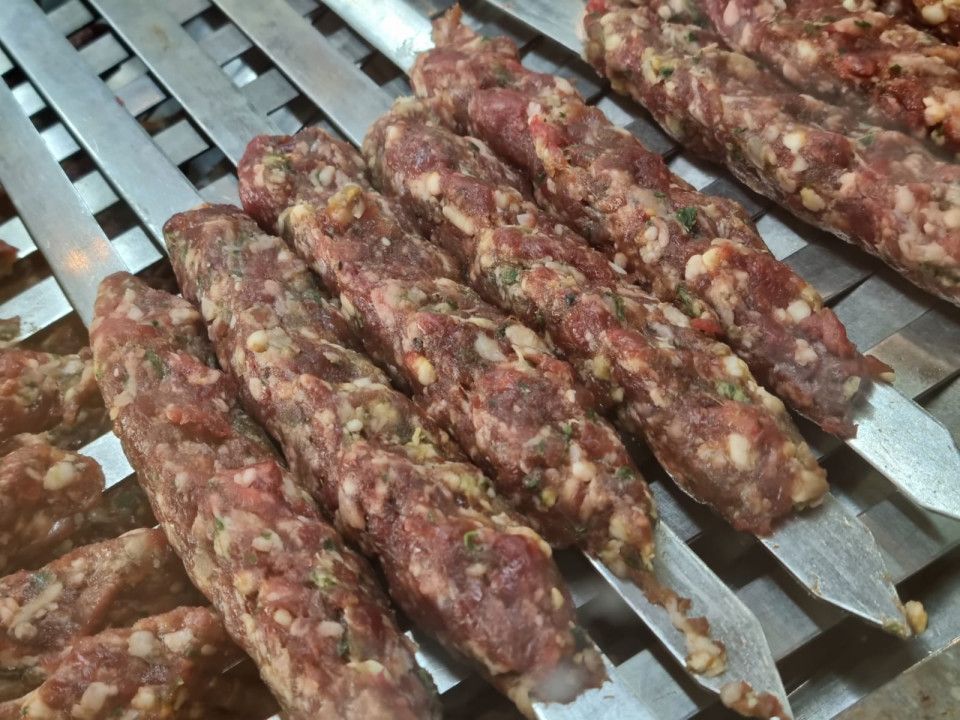 שימו קבב על האש. באדיבות קסם המדבר