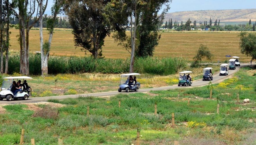 טיול ברכבים ירוקים בפארק המעיינות. צילום: חוויות ניר דוד