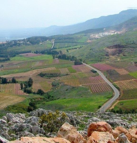תמונה של התצפית בהר צפייה: שמיכת טלאים צבעונית ליד מטולה - למטייל בישראל (טיולי)