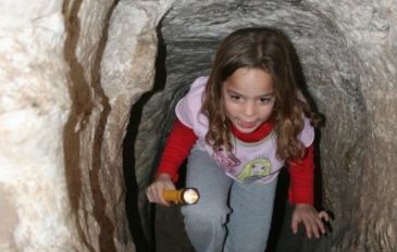 טיול משפחות לחורבת מידרס עם ערוצים בטבע - טיול משפחות לחורבת מידרס (2)