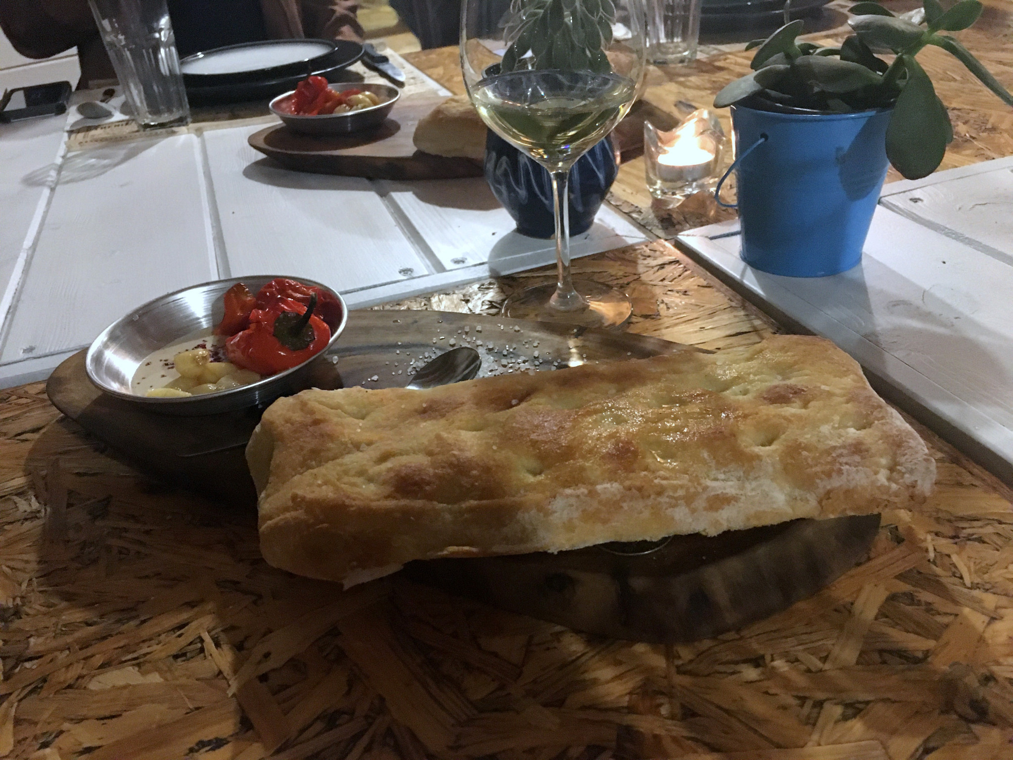 זו רק התוספת לבשר, גם היין | צילום: שיר בהר