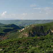 הנוף ממעלה ההר מעל הנחל