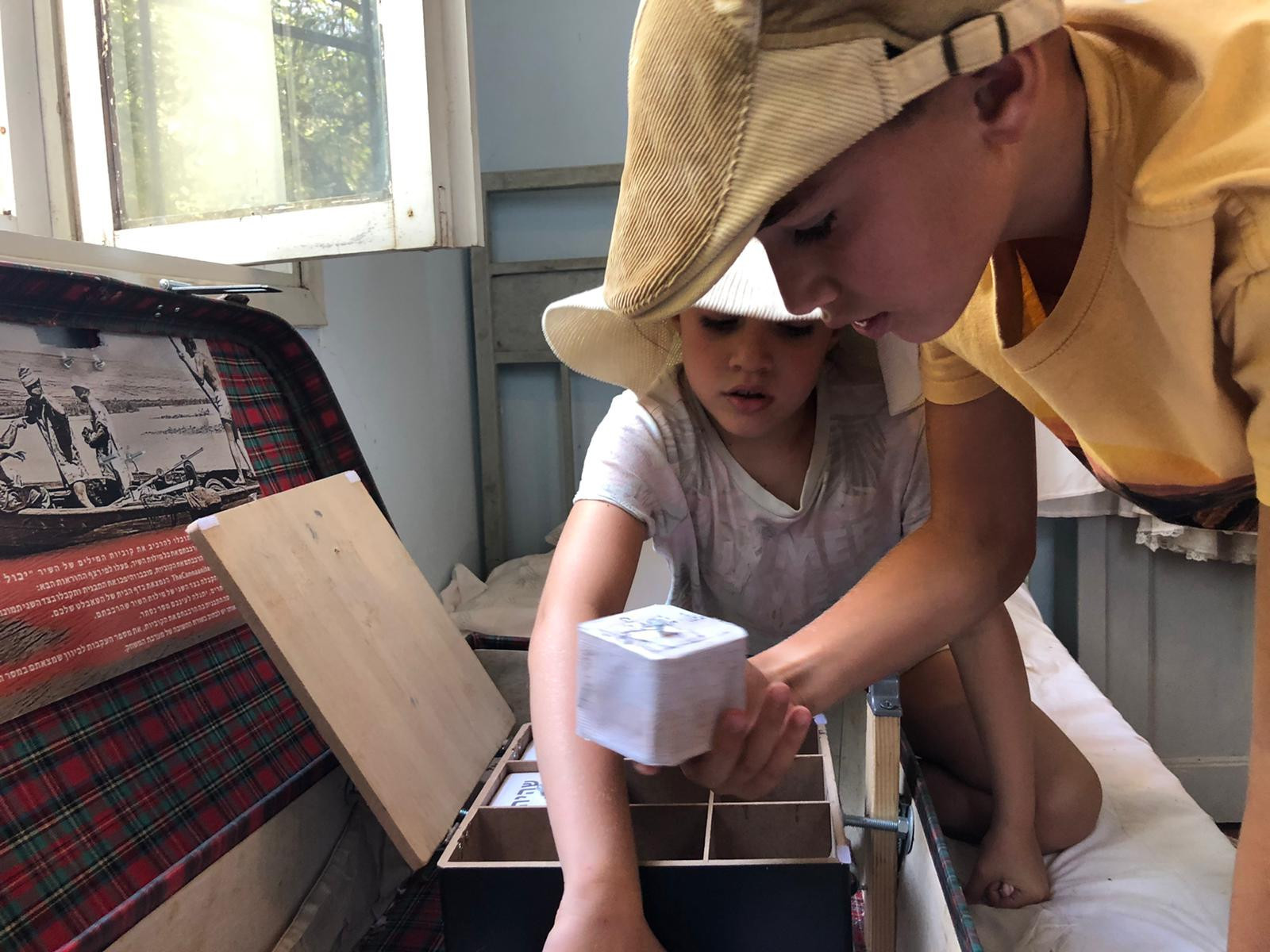 לפצח חידות, צפנים ומסרים | צילום: אחוזת דוברובין