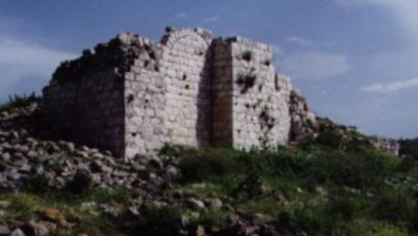 חורבה, מעיין ונופי הרים בשלוחת בית עיטאב (1)