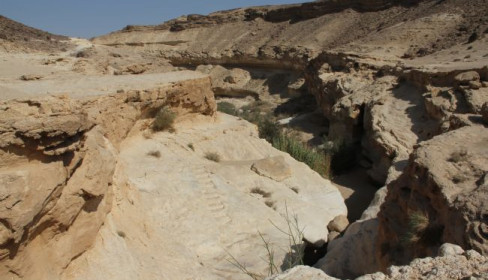תמונה של המכתש הקטן ומעלה עלי - למטייל בישראל (טיולי)