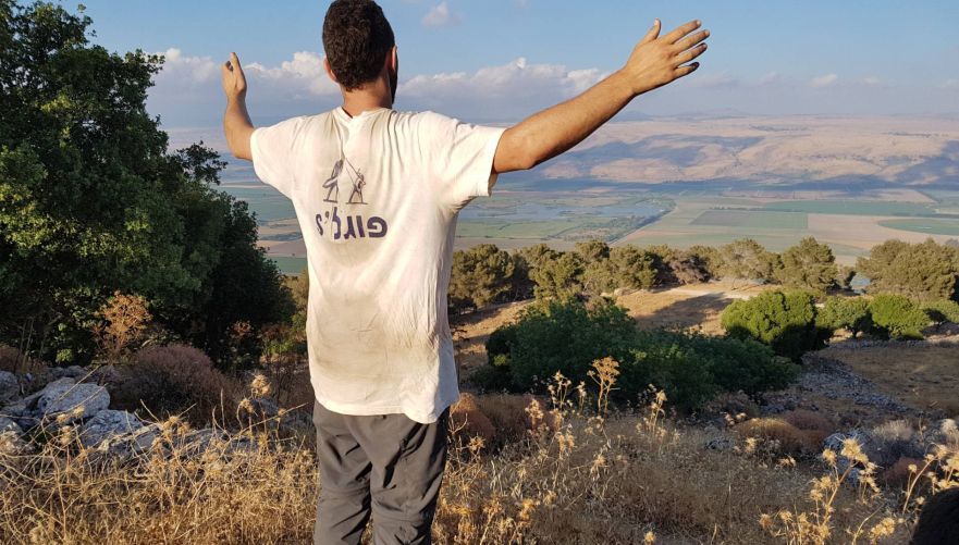 אושר מול הנוף | צילום: יפתח שמעוני