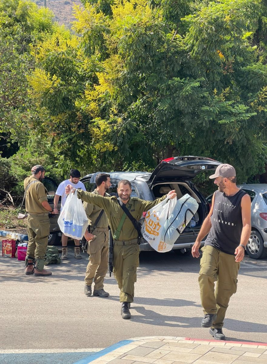 לוחמיי יחידת מגלן עם ציוד וביגוד חיוני להמשך הלחימה | צילום: מערכת אתר למטייל