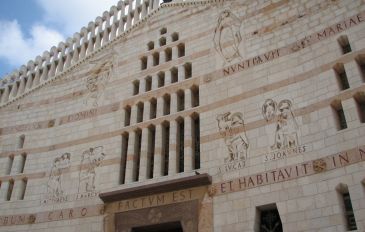החזית המערבית בכנסייה המוקדת לישוע - נצרת: טיול בפרח הגליל (2)