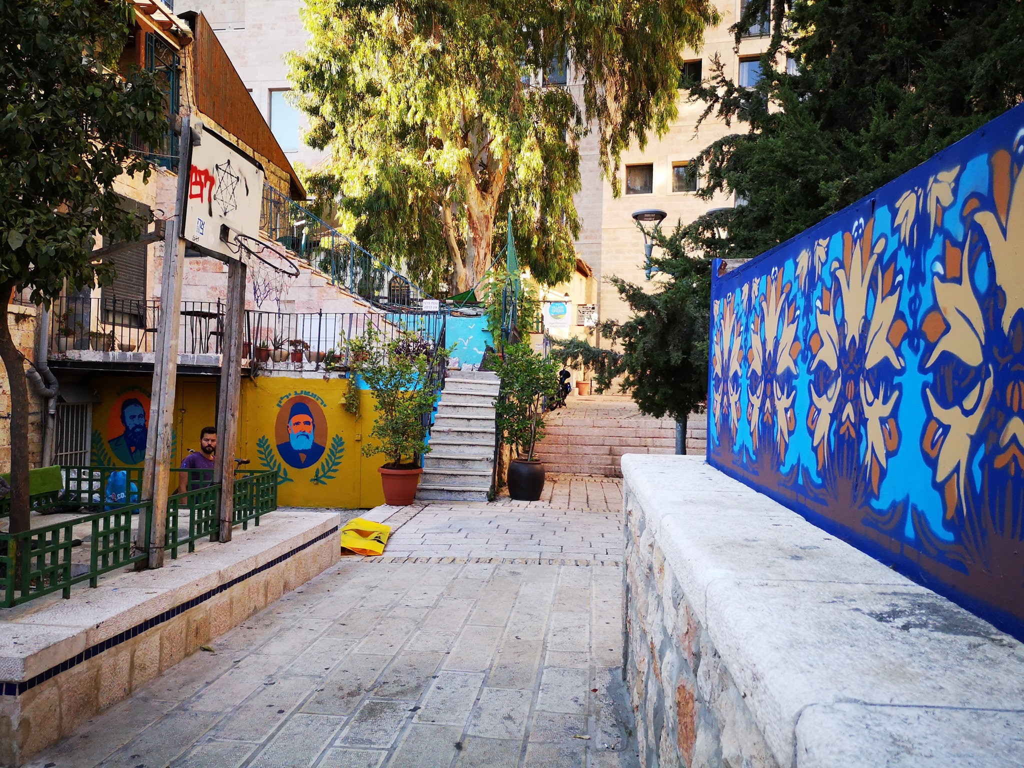 זהות מקומית בסמטאות נחלת שבעה | צילום: ועדת קישוט